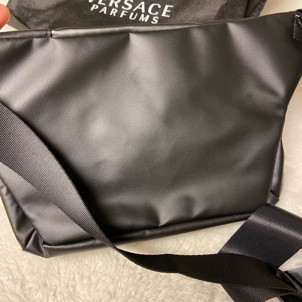 1 left! New Versace parfums Fanny pack bag - Picture 6 of 7